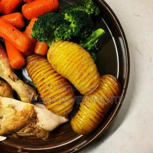 Cast Iron Sizzler Pan With a Wooden Serving Board
