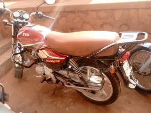 TVS HLX 125 2022 Red