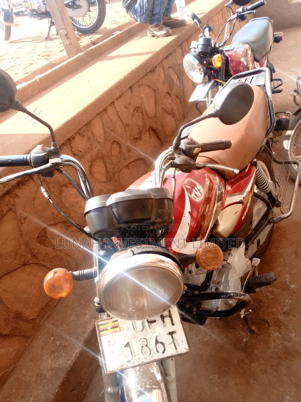 TVS HLX 125 2022 Red