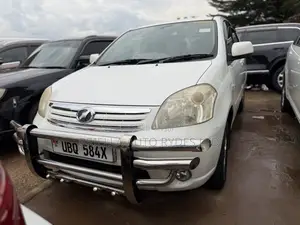 Toyota Raum 2010 White