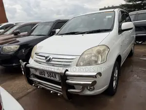 Toyota Raum 2010 White