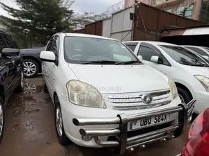 Toyota Raum 2010 White