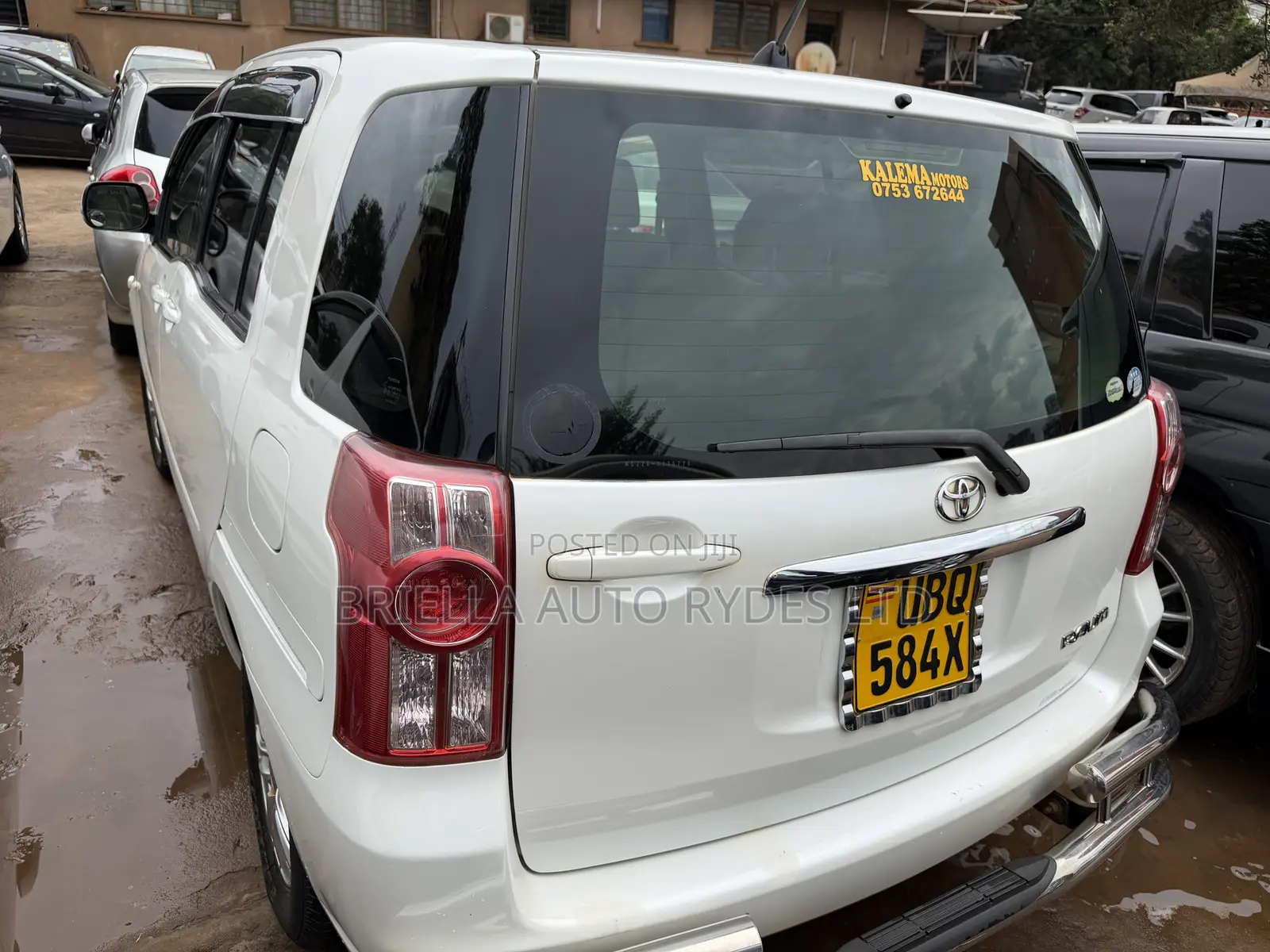Toyota Raum 2010 White