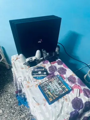 Playstation 4 Pro With (15 Games Installed) Uk Used