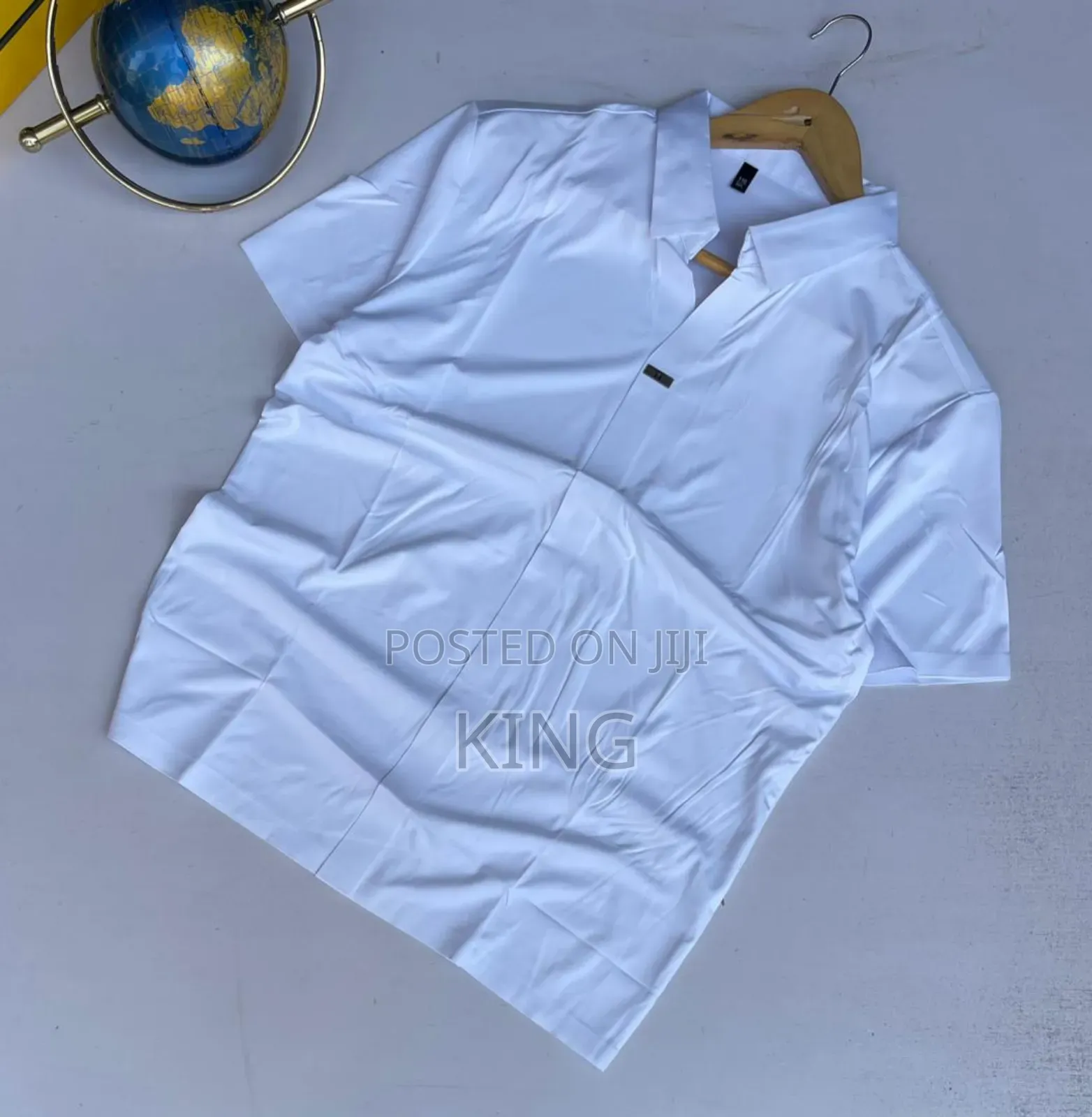 Men's Short-Sleeve Collared Shirts.