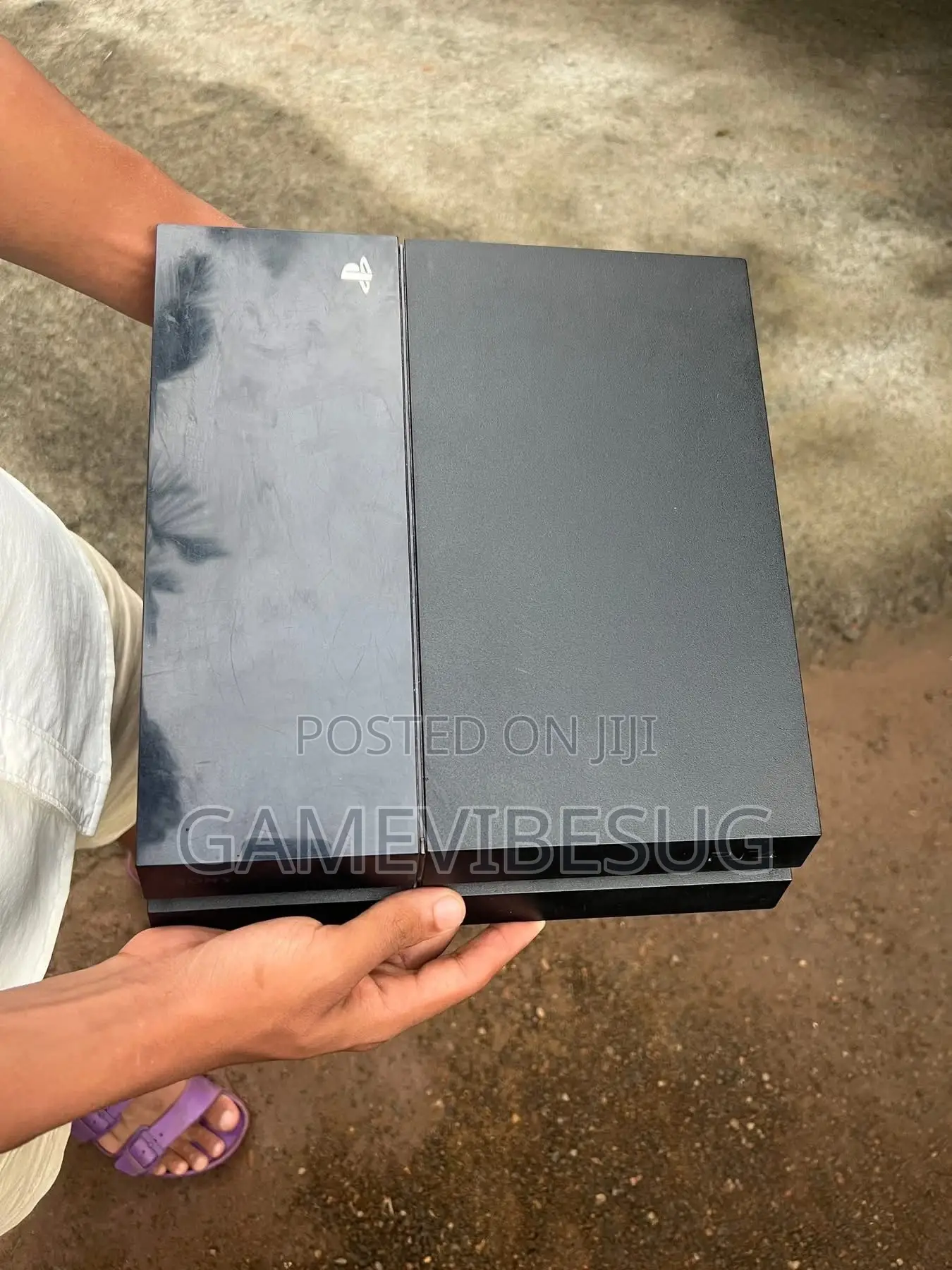Playstation 4 Standard Available in Different Colors