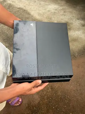 Playstation 4 Standard Available in Different Colors