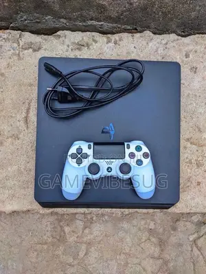 Playstation 4 Slim (Two Controllers Boxed