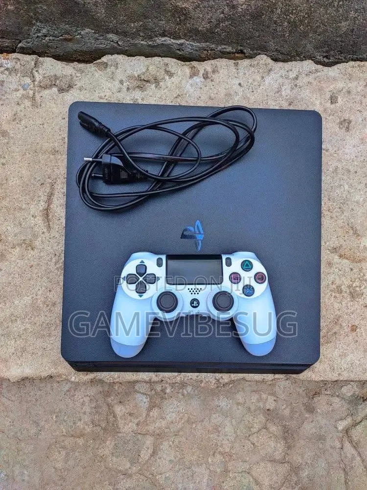 Playstation 4 Slim (Two Controllers Boxed