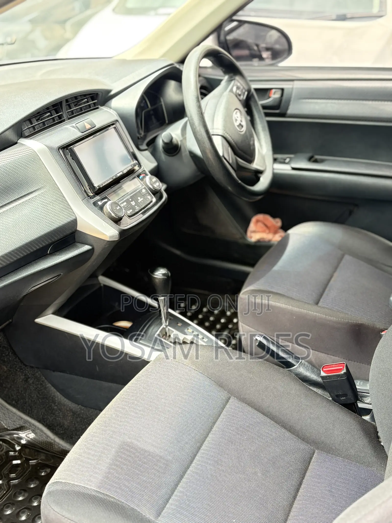 Toyota Corolla Fielder 1.5 Hybrid FWD 2014 Silver