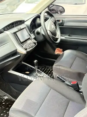 Toyota Corolla Fielder 1.5 Hybrid FWD 2014 Silver