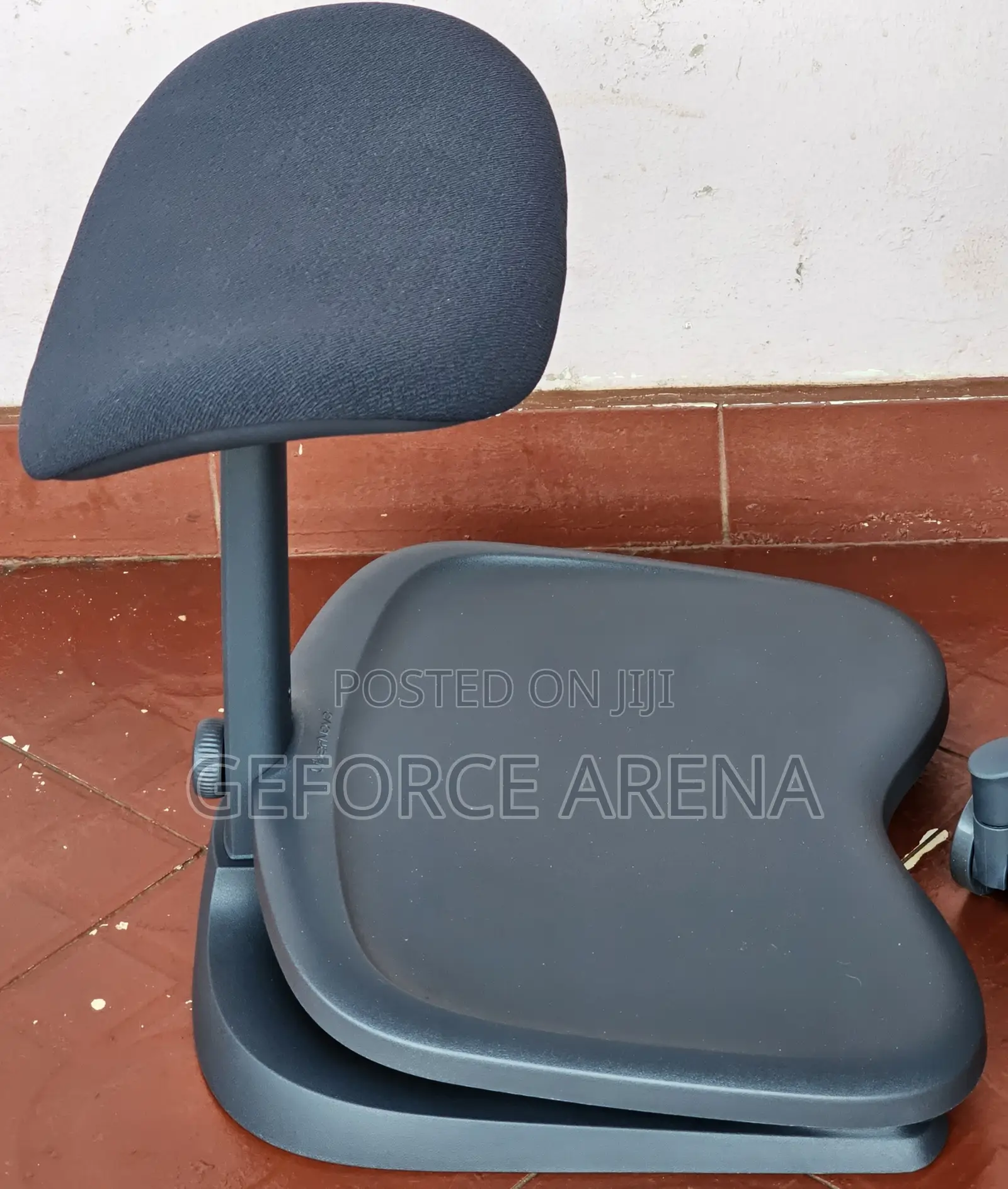 Libernovo Omni - World's First Dynamic Ergonomic Office Chair+Footrest