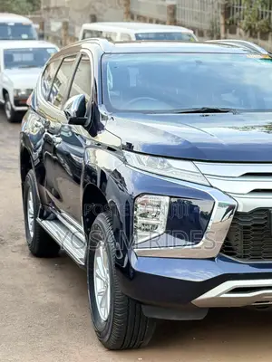 Mitsubishi Pajero Sport Exceed 2019 Blue