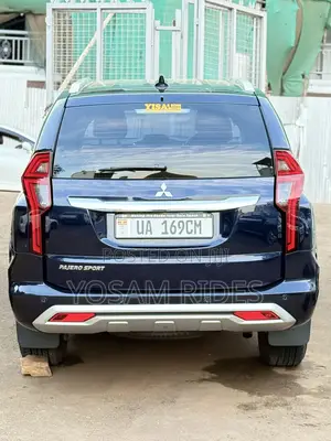 Mitsubishi Pajero Sport Exceed 2019 Blue
