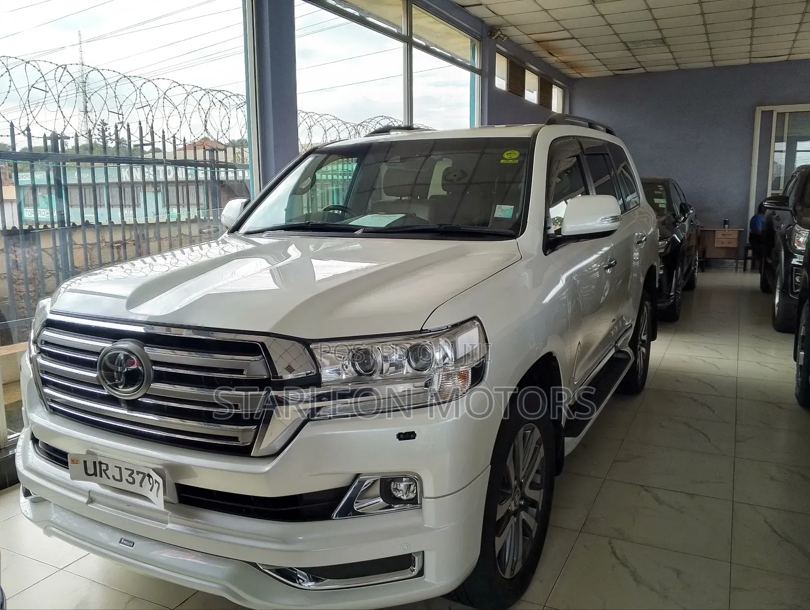 Toyota Land Cruiser 4.6 V8 ZX 2016 White