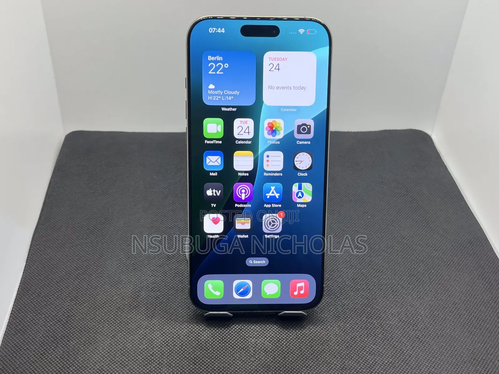 New Apple iPhone 16 Pro Max 1 TB White