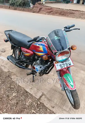 Bajaj Boxer 125 2024 Red