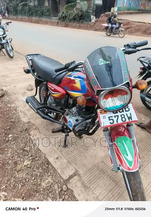 Bajaj Boxer 125 2025 Red