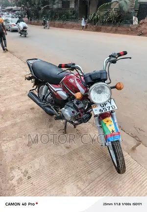 TVS HLX 125 2023 Red