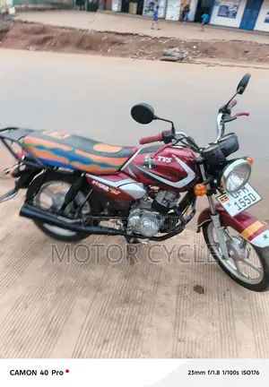 TVS HLX 125 2023 Red