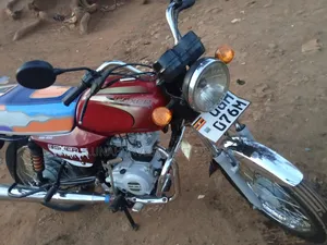 Bajaj Boxer 100 2025 Red