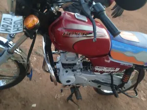 Bajaj Boxer 100 2025 Red