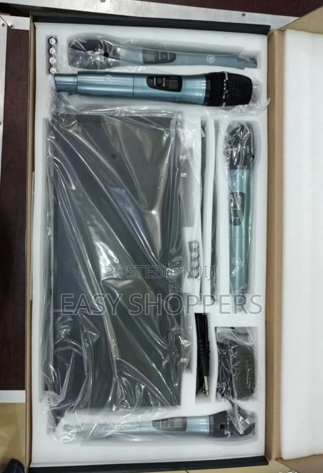 Shure 4 in 1 Wireless Microphone System,