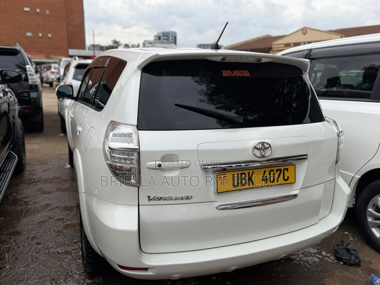 Toyota Vanguard 2010 White