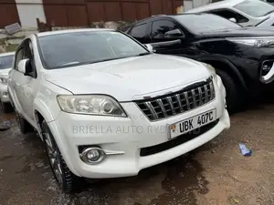 Toyota Vanguard 2010 White