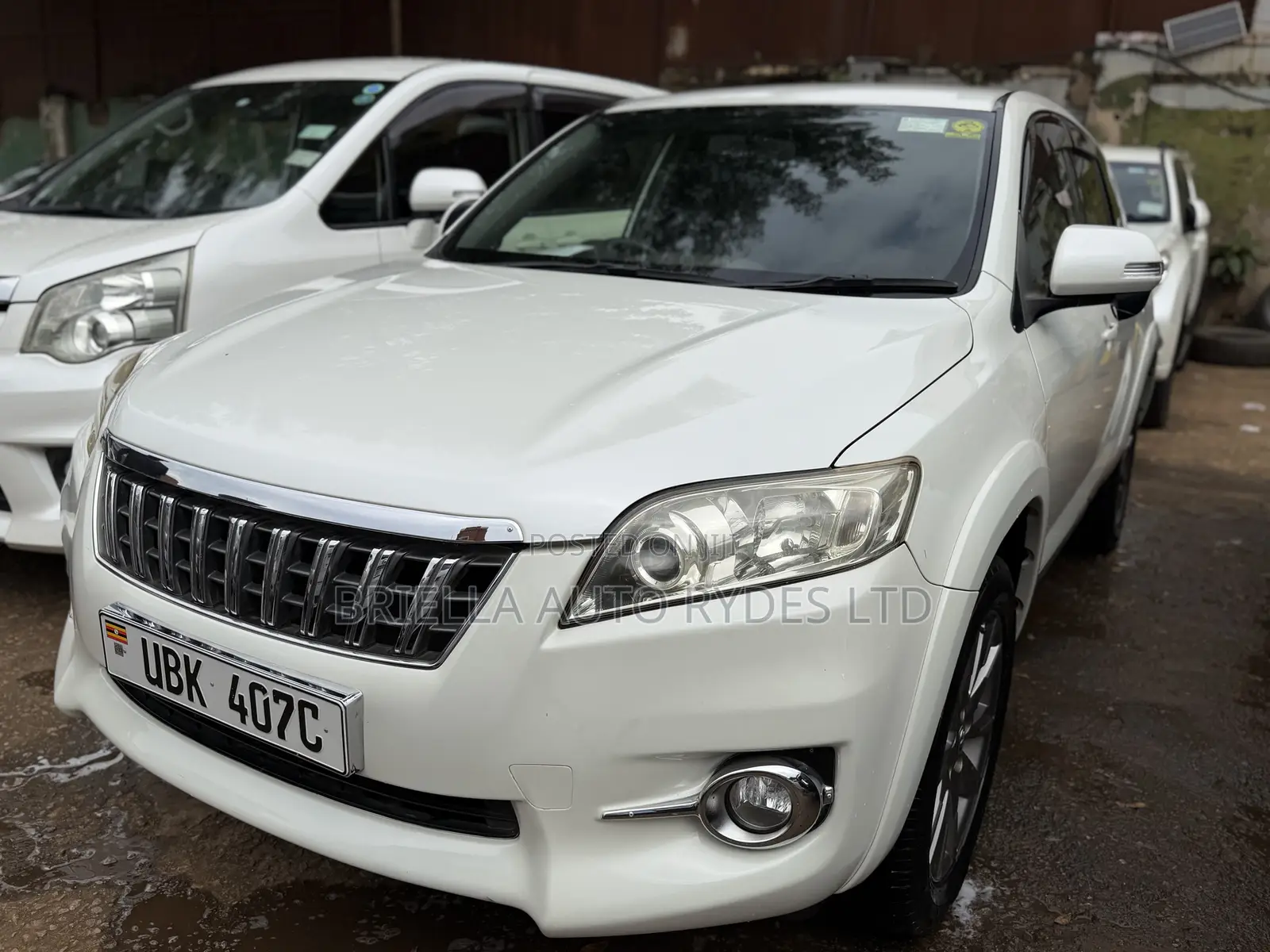Toyota Vanguard 2010 White