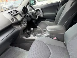 Toyota Vanguard 2010 White