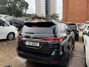 Toyota Fortuner 2016 Black