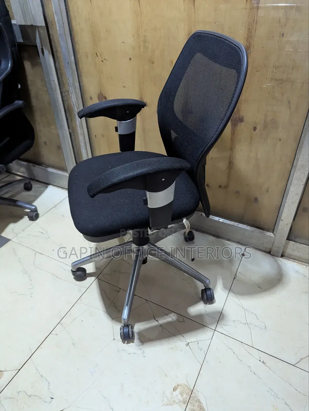 Second Hand Swivelling Office Chair, Ready for Pick Up