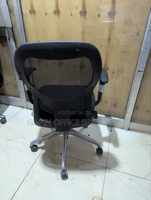 Second Hand Swivelling Office Chair, Ready for Pick Up