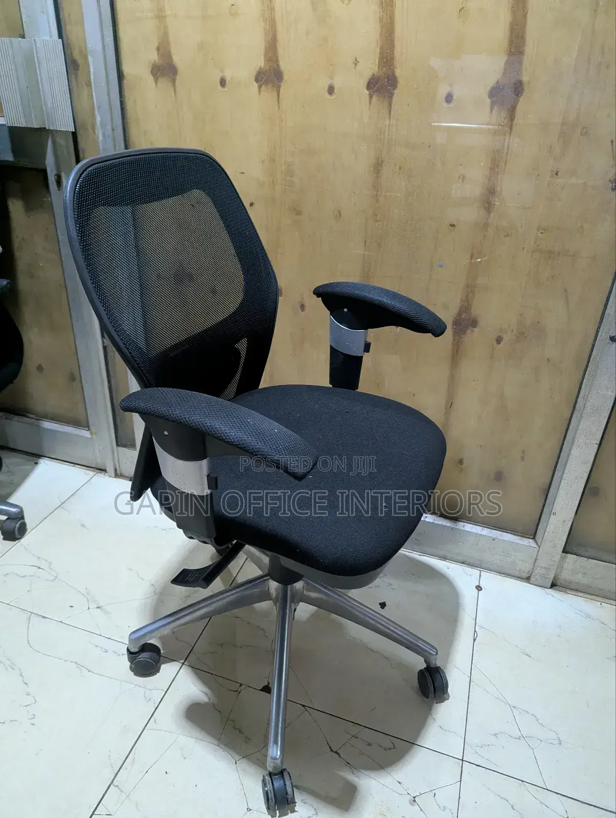 Second Hand Swivelling Office Chair, Ready for Pick Up