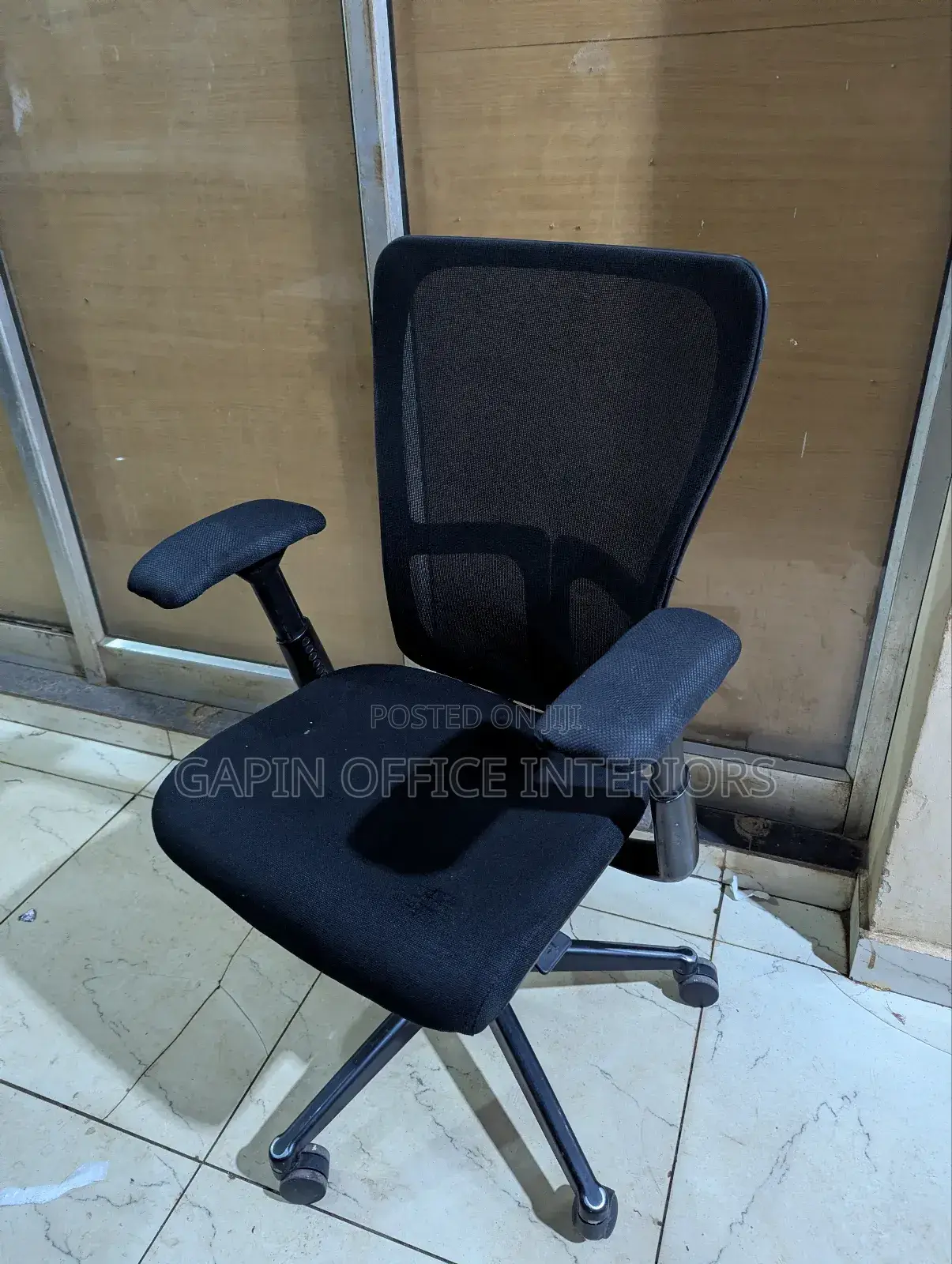 Durable, Soft Cushioned Back Mesh Office Chair, Used