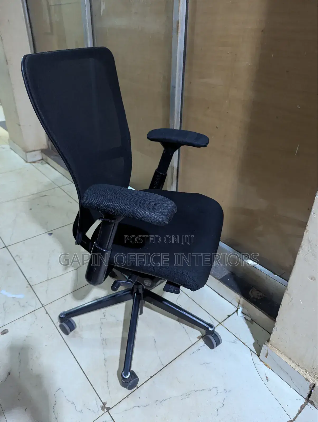 Durable, Soft Cushioned Back Mesh Office Chair, Used