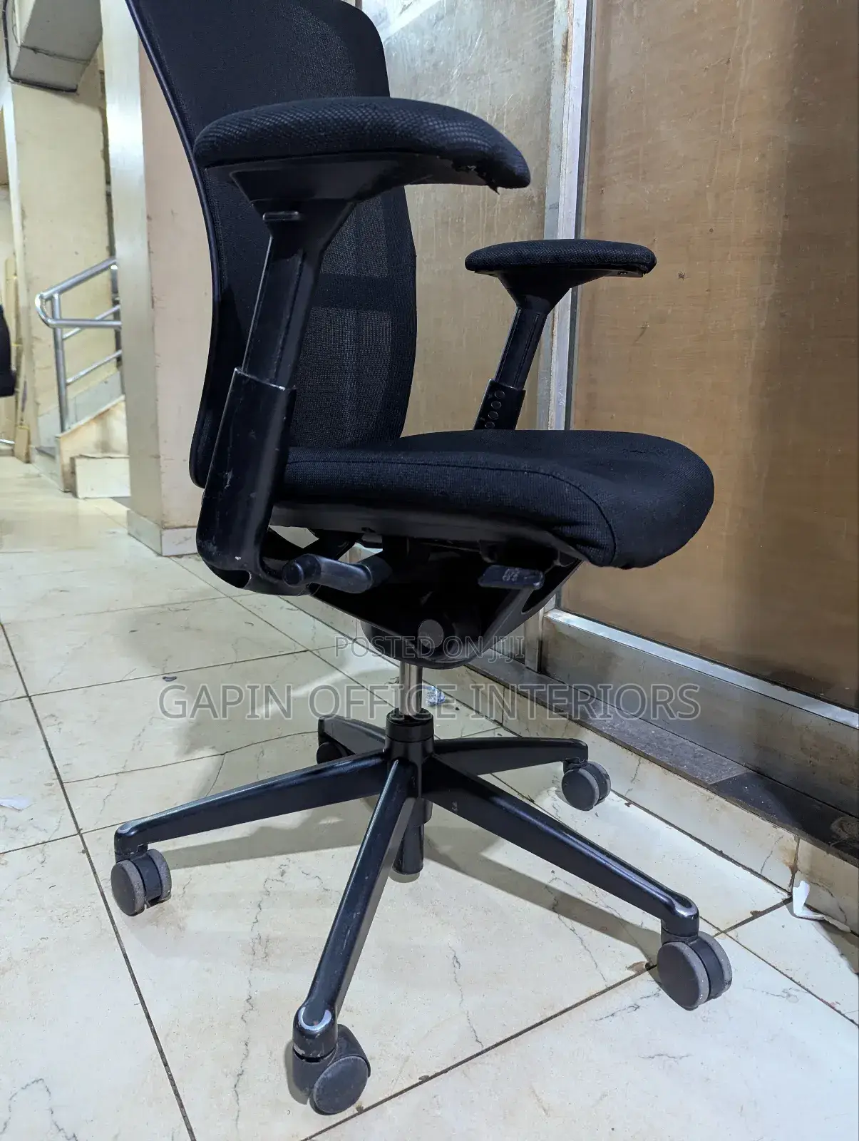 Durable, Soft Cushioned Back Mesh Office Chair, Used