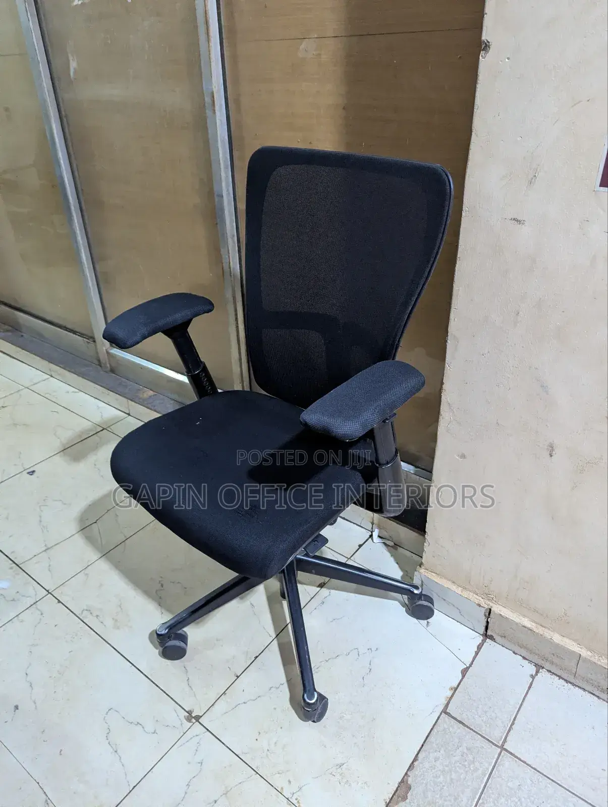Durable, Soft Cushioned Back Mesh Office Chair, Used
