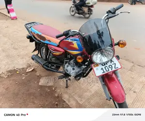 Bajaj Boxer 125 2023 Red