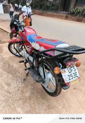 Bajaj Boxer 125 2024 Red