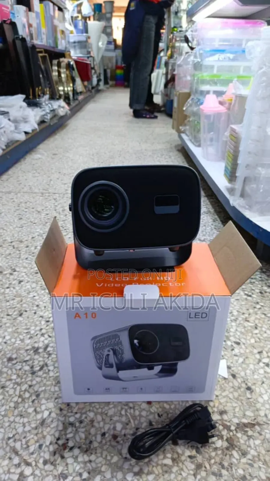 Vevshao A10 Portable Smart Projector