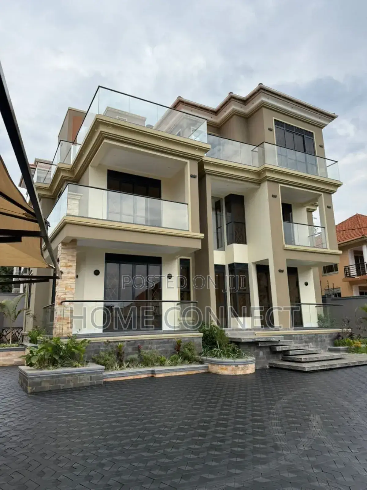 5bdrm Duplex in Rubaga, Central Division for sale