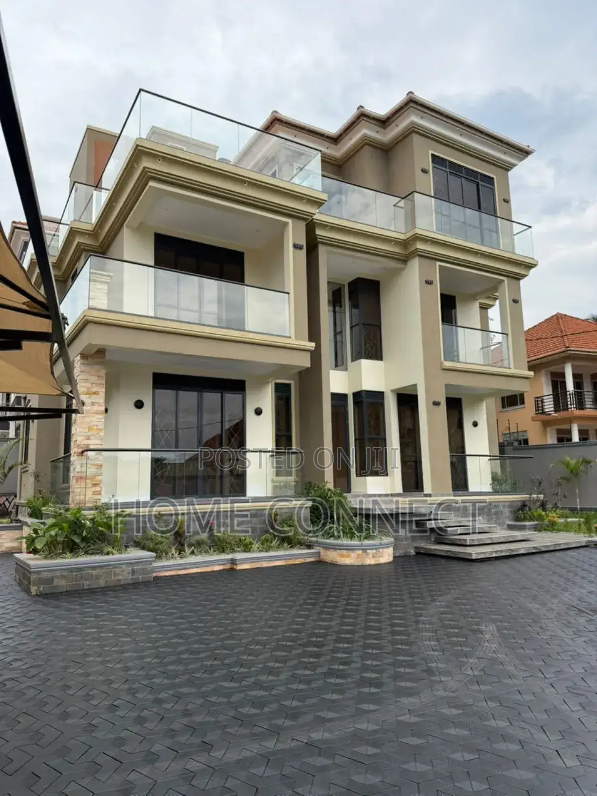 5bdrm Duplex in Rubaga, Central Division for sale