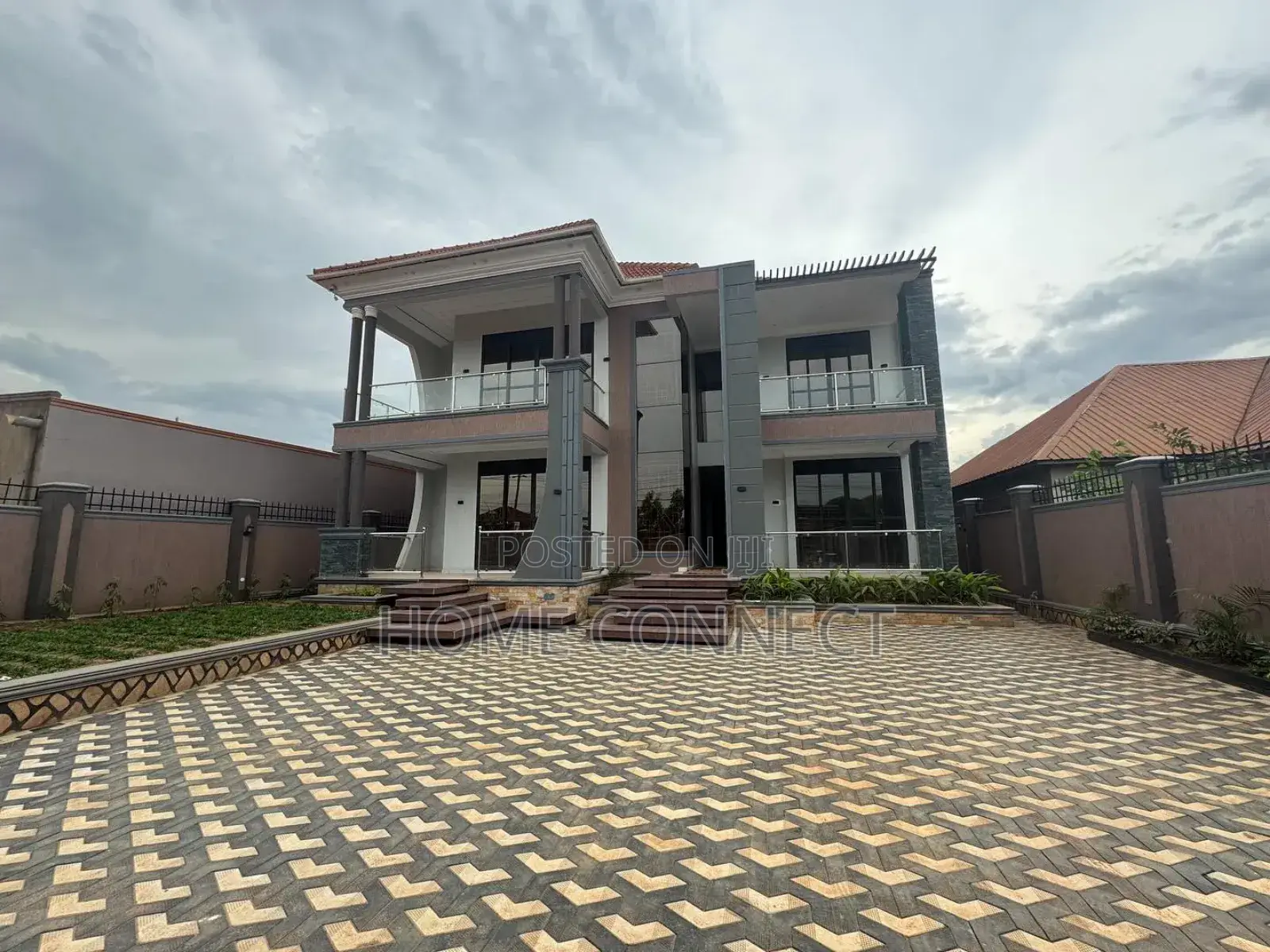 5bdrm Duplex in Rubaga, Central Division for rent
