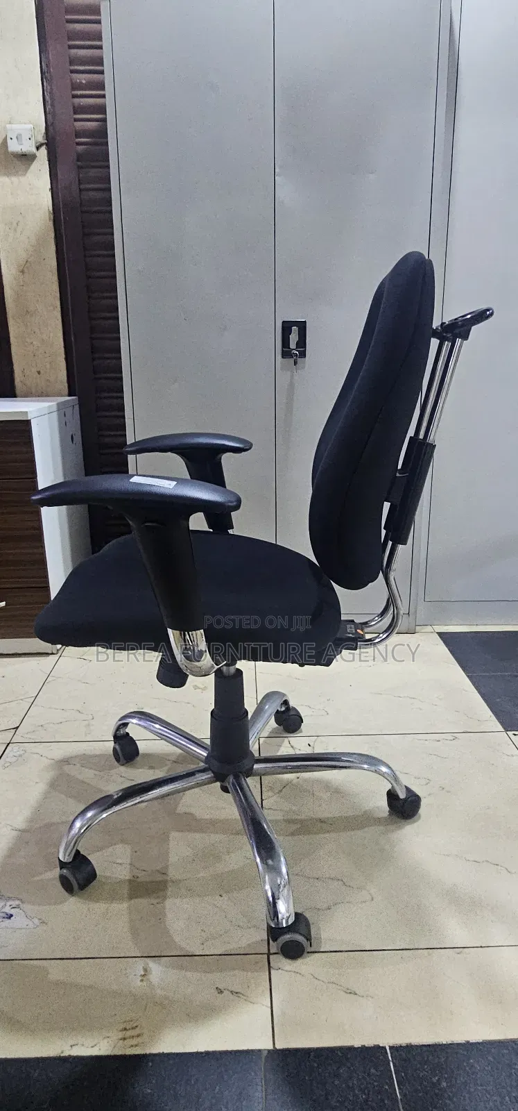 Originla Fabric Office Chair With Metallic Back Support