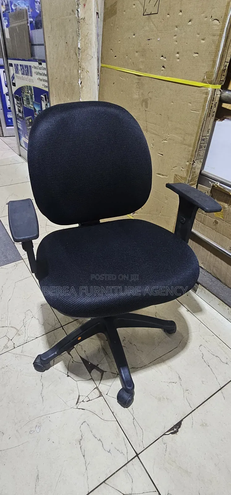 Simple Mesh Secretarial Chair With Cushion