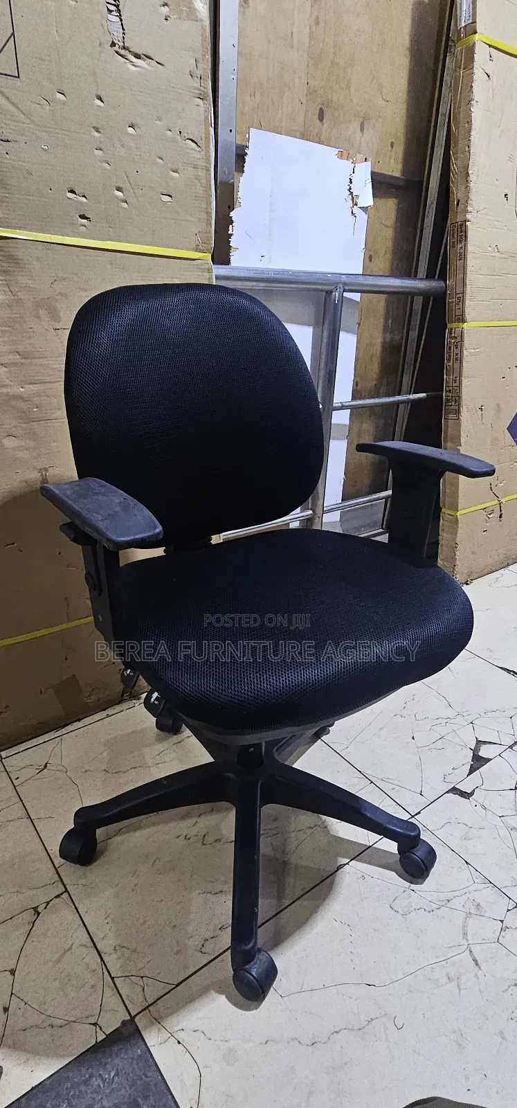 Simple Mesh Secretarial Chair With Cushion