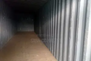 Clean 40ft Cargo Container Is Available for Sale 13m in Bweyogerere