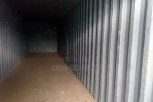 Clean 40ft Cargo Container Is Available for Sale 13m in Bweyogerere